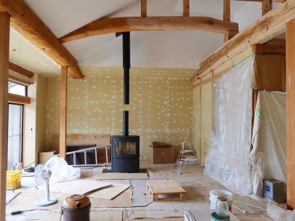 有田川町のポールさん、有希子さんご家族のご自宅。こうした家が手に入ることも地方に住む魅力のひとつかもしれない