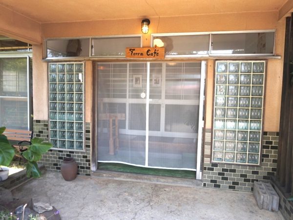 松庵寺。旧羽州街道から階段を上がっていくと境内が広がる