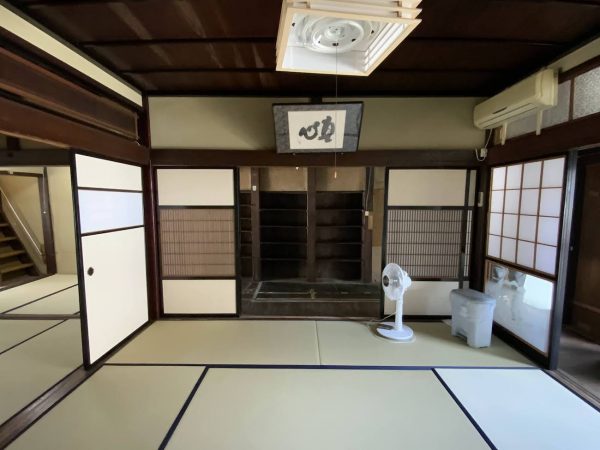 改装前の和室。写真提供：株式会社LIXIL