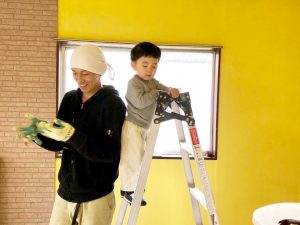 副住職と息子さんが一緒になってDIYを楽しんだ