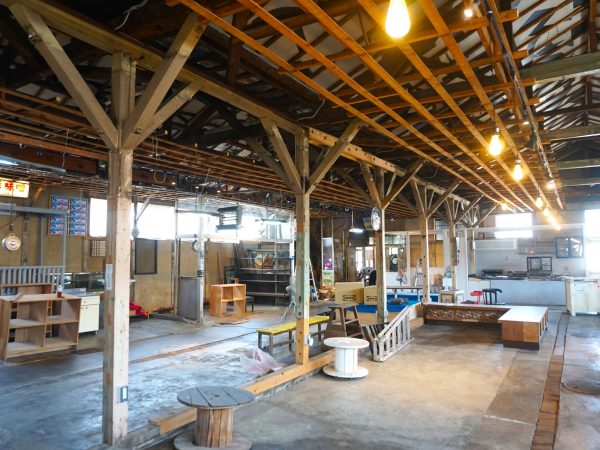 イベントを行っていないときの金城市場内部。イベント時はここに出店者が並ぶ