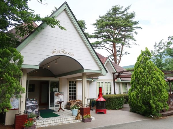 駐車場の屋根に太陽光パネル。賢明なやり方である