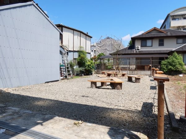 コンパクトな私設公園AKICHIDE PARK。小さい空間ながら思った以上に使われているとか