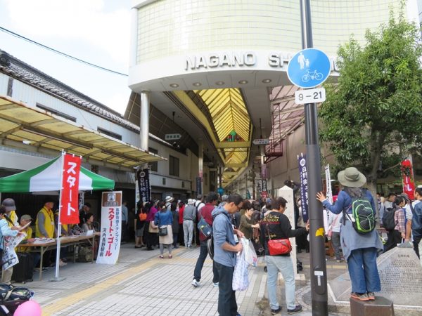目をつけた土地は駅側の商店街入口のすぐ脇。道を挟んで向かいには大型商業施設ノバティながのがある
