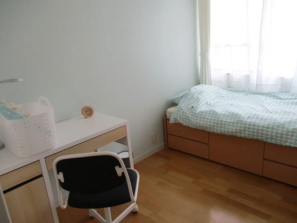 自立援助ホームRe-Co（りこ）の個室。自立援助ホームに入居するには児童相談所の承認決定が必要になるそうだ。しかし、少年院に入ると児童相談所のフォローがほとんど受けられないという