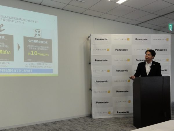 市場環境に関して解説をする窪井健司さん