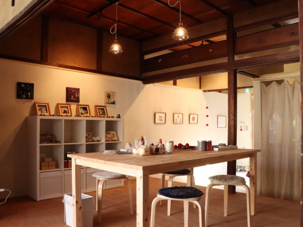 東田辺の事例では、木造5連長屋を事業用物件としてリノベーション