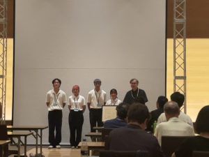 最優秀賞を受賞した3班の学生たち