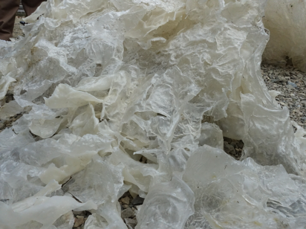 3班のでんぷんのりは、強度や透明度のバランスを調整し、素材の調合から自ら開発した