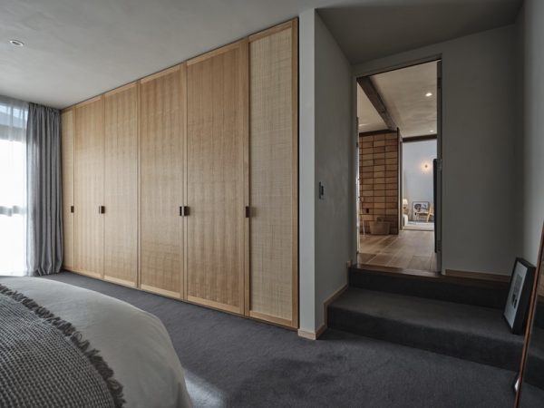 今ではもう作れないようなタイルその他は当然残してある