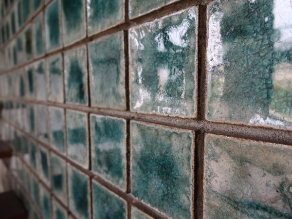 今ではもう作れないようなタイルその他は当然残してある