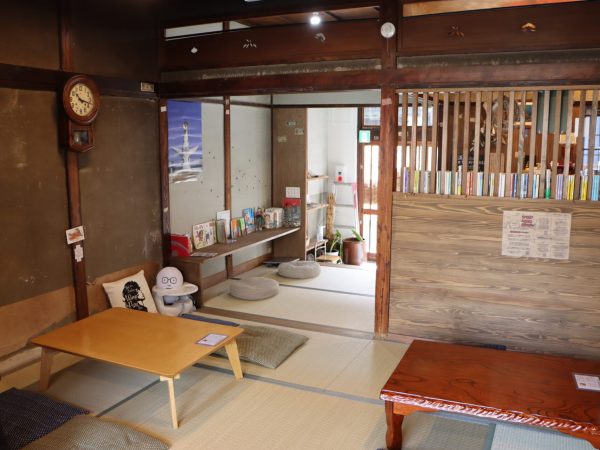 東田辺の事例では、木造5連長屋を事業用物件としてリノベーション