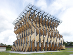 真庭市蒜山の観光文化発信拠点「GREENable HIRUZEN」。真庭市のCLTを活用した隈研吾事務所デザインの施設だ