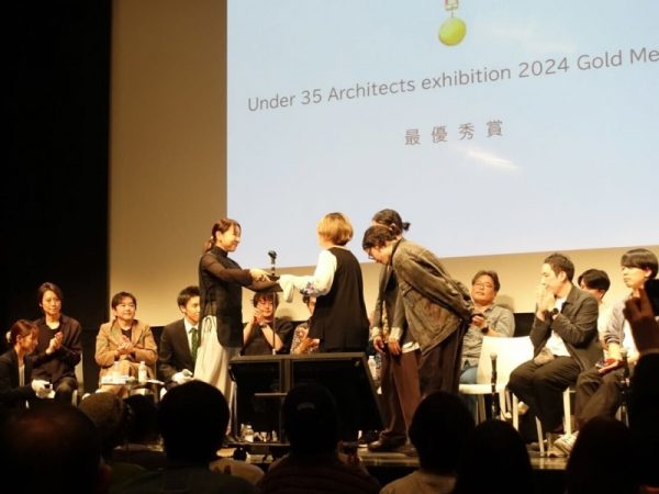 今年の審査委員長を務めた永山祐子氏。昭和女子大学卒業後、青木淳建築計画事務所勤務。2002年永山祐子建築設計設立。AR Awards（UK）優秀賞、Architetectural Record Design Vanguard（USA）など国内外で多くの賞を受賞している。