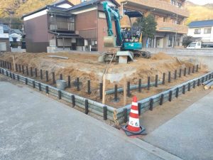 地元の竹を活用して土留めにした。土は隣の江田島から運んだ