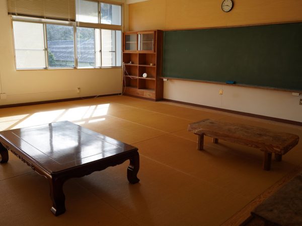 講堂。老朽化が進んでいた木造校舎は改修も行われた