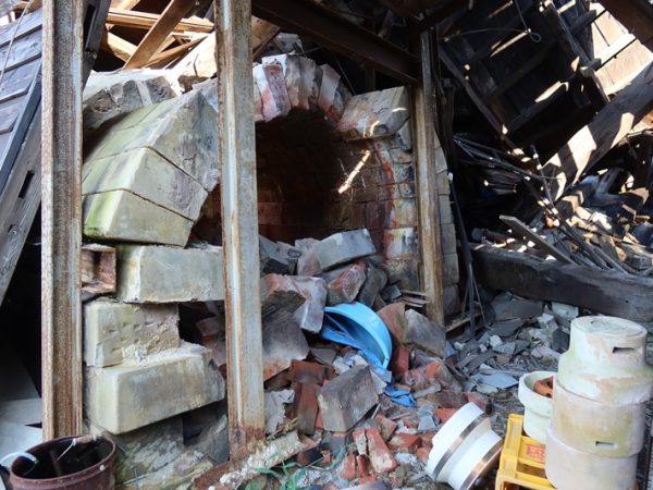 屋根の高さ18ｍという巨大家屋で、古文書なども多く残されていたそうだ。近くにはもう１軒下時国家があり、こちらも部分的にだが被害を受けているという