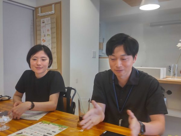 今回お話を聞いた神戸市建築住宅局政策課企画担当の富本氏（左）と髙見氏（右）