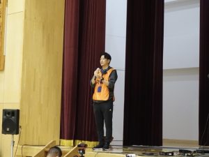 事務局長の照屋さんにより開会宣言がされた。開会式には他にも、西東京市長や東京消防庁西東京消防署長、ひばりが丘中学校長による来賓挨拶がされた
