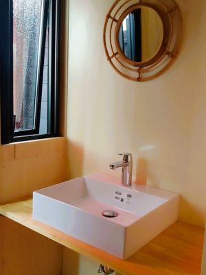 水回り棟には、洗面の他、キッチン、トイレ、シャワー室を設置