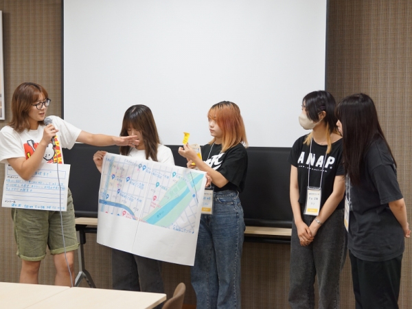 人流データを使った授業の様子（提供：札幌マチヅクリ大学）