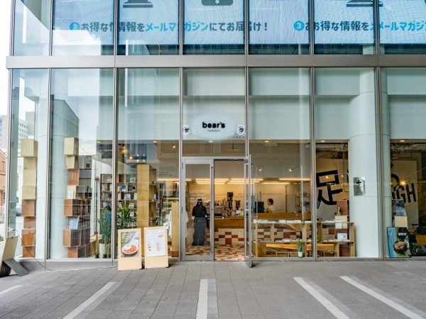 千日前スクエアの様子。奧に見えるのが、ハレノワのエントランス