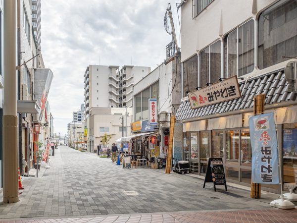 紙屋町側から見た、現在の千日前ハレノワ通り（旧 千日前商店街）の様子