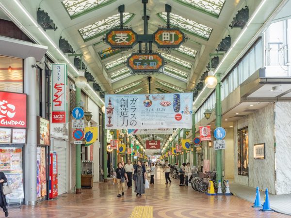 紙屋町側から見た、現在の千日前ハレノワ通り（旧 千日前商店街）の様子