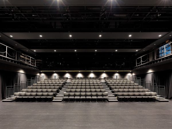 大劇場の様子。総客席数は1,753席（提供：岡山芸術創造劇場）