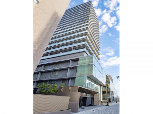 千日前スクエアの様子。奧に見えるのが、ハレノワのエントランス