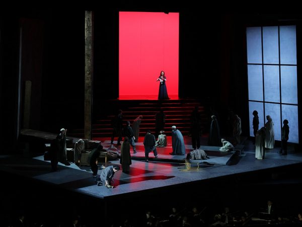 中劇場の様子（提供：岡山芸術創造劇場）