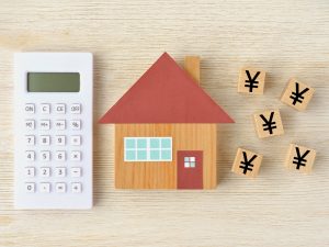 賃貸契約を結ぶ際、敷金・礼金といったお金、保証人、緊急連絡先が求められる。住宅弱者の多くは、これらすべてを用意することが難しい