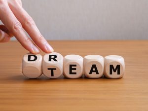 法人の得意分野による支援のアプローチは心強い。安定した暮らしをかなえるために、当事者と居住支援法人が力を合わせるさまは、まるでチームだ