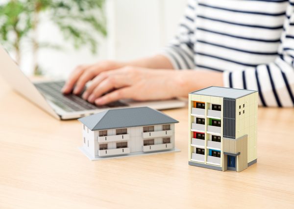 反響課金制を採用することで、おとり広告物件を抑制するポータルサイトも。また国交省は「不動産ID」による対策を検討する