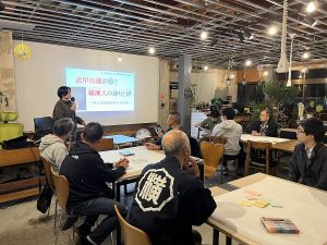 秩父夜祭・御神幸行列のこれからを考える会が町の交流場Area898で開催された際の様子