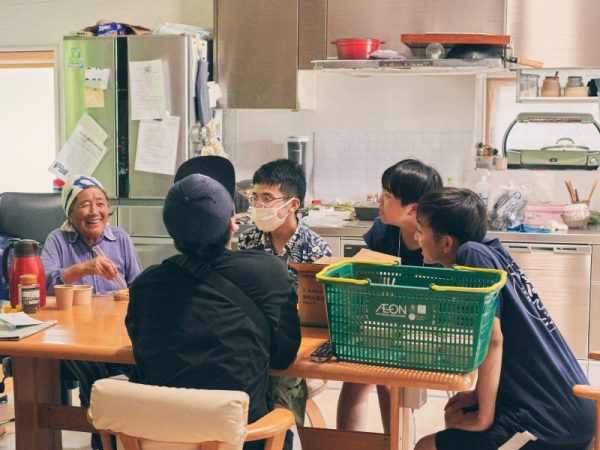 お話を聞いたSETの吉原直矢さんと、吉原さんの初めての民泊を受け入れた蒲生由美子さん。
蒲生さんは、「直矢くんもすっかりしっかりして」と、お母さんのような立場で地域での成長を見守っている