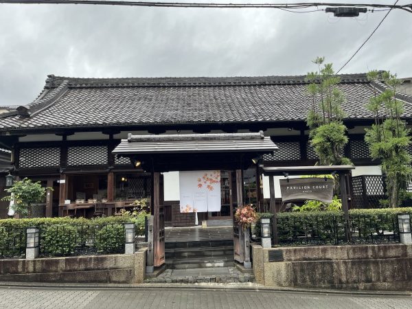 京都東山の素晴らしい景観に恵まれたパビリオンコート