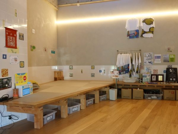 外国人観光客向けに各国語のパンフレットなども用意