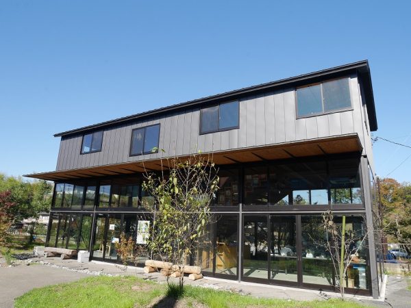 Area898のすぐそばにあるNAZELAB(ナゼラボ)は、官民連携プラットフォーム｢よこらぼ｣で「不登校児童生徒に向けた好奇心の種まき事業」として採択されている（採択No.93）。公益財団法人日本財団の採択を受け、子どもの第三の居場所として一般社団法人タテノイトが2022年から運営している