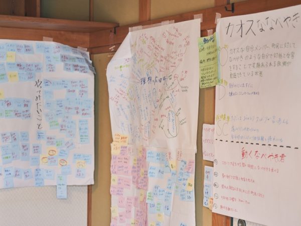 お別れ式では、涙ながらに別れを惜しむ学生や、励ましの言葉で学生を元気づける地域住民の方の姿が多く見られた