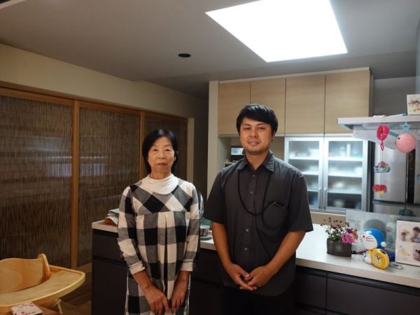 お話を聞いたSETの吉原直矢さんと、吉原さんの初めての民泊を受け入れた蒲生由美子さん。
蒲生さんは、「直矢くんもすっかりしっかりして」と、お母さんのような立場で地域での成長を見守っている