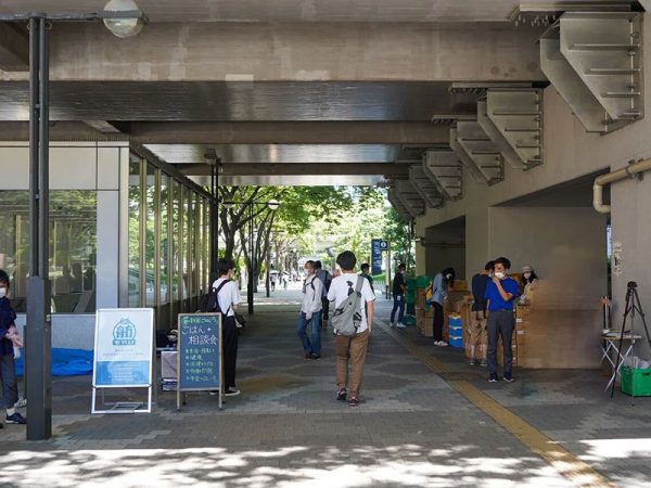 生活困窮者を支える認定NPO法人自立生活サポートセンター・もやいでは、オンライン上で行う支援サービス「支援検索ナビ」「生活保護申請書作成システムPASS（パス）」「HPチャットサービス」を提供している。これらのサービスについて、理事長にお話を伺った。