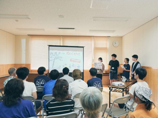 お別れ式では、涙ながらに別れを惜しむ学生や、励ましの言葉で学生を元気づける地域住民の方の姿が多く見られた