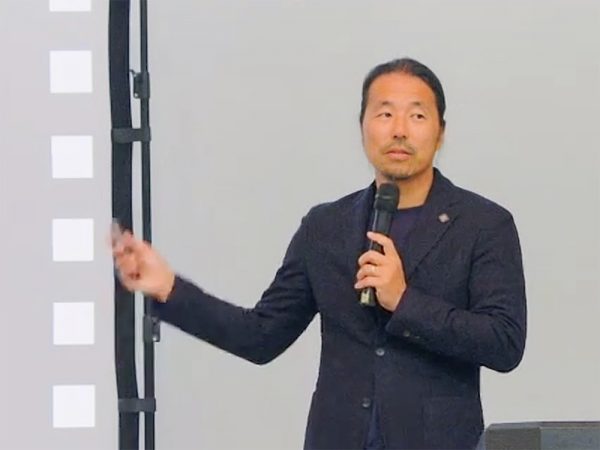 雑紙『WIRED』日本版 編集長の松島氏による基調講演の様子