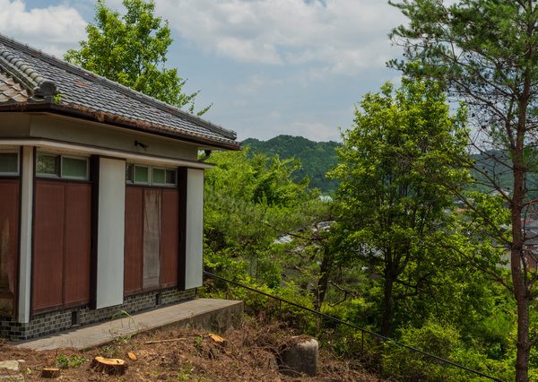 仲介報酬の見直しには、不動産事業者の空き家ビジネスへの参入を促進するねらいがある（画像：PIXTA）