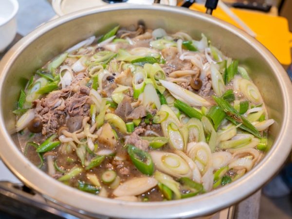 認知度でいえば一番高いのが山形の芋煮。牛肉をたくさん作るため、単価は高くなるそうだ
