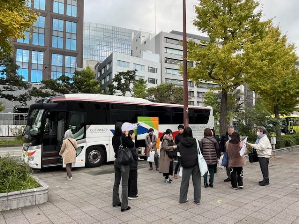 ウェブサイトやメルマガでツアーの開催を告知