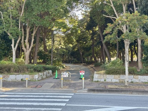 新改札口の工事風景。この下の駐輪場は現在（2024年12月）も利用可能