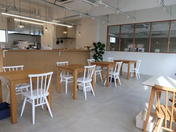 日本の集合住宅に多い田の字型の間取りを大きく変えた作品「廊下が主役の家」。暗い、風通しの悪い家を変えたいと思った時に参考になるはずだ