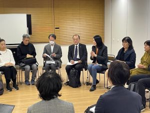 自身の所有物件を有効活用したい大家、外国籍の方への対応をより良くしたい不動産会社、居住支援に携わる職員など、バラエティーに富んだ参加者と和やかに対話が進む